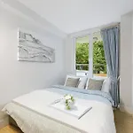 Waterfront 2Br Retreat In Coal Harbour Walk Everywhere