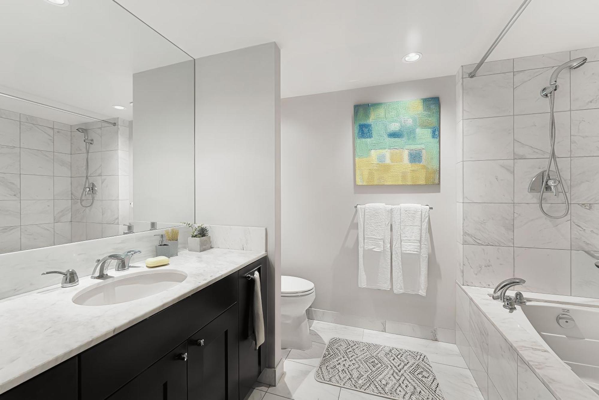 Waterfront 2br Retreat In Coal Harbour Walk Everywhere Vancouver