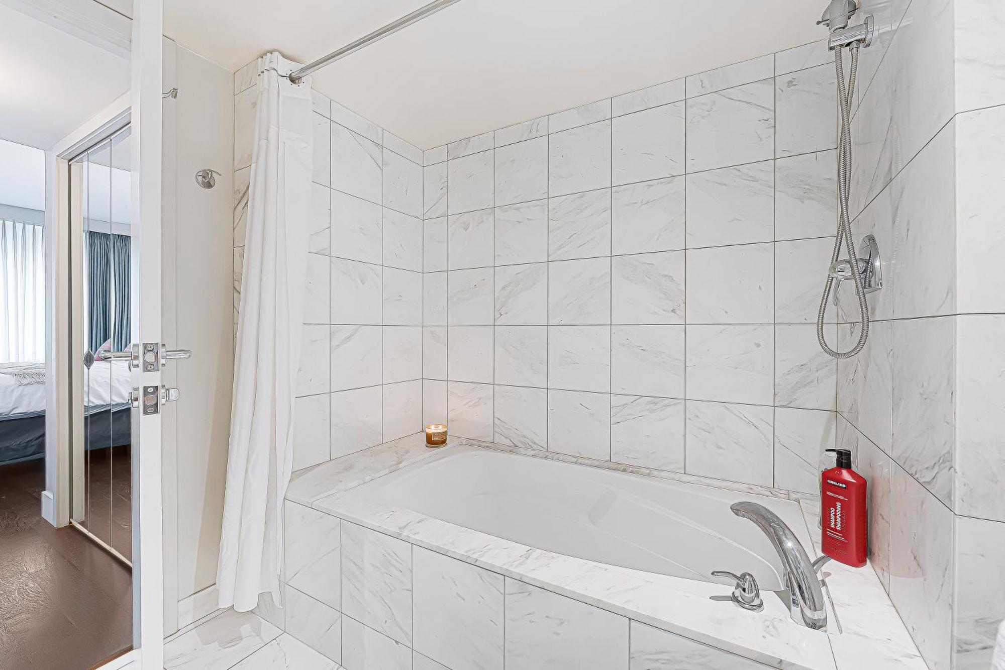 Waterfront 2br Retreat In Coal Harbour Walk Everywhere Apartment